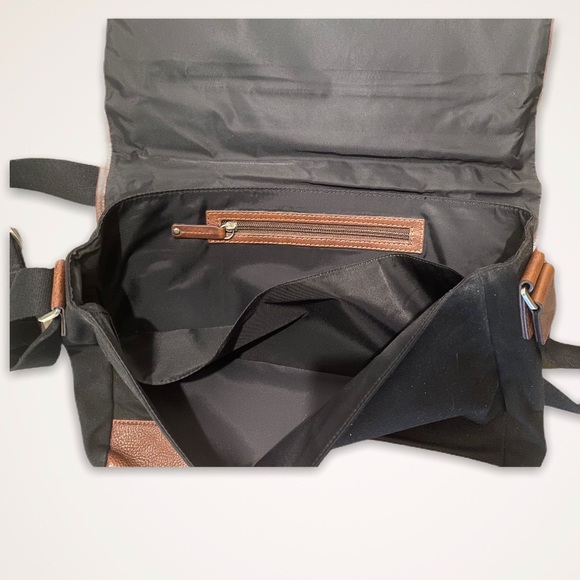 NWOT Trafalgar Messenger Bag Leather and Canvas - Picture 3 of 5